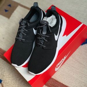 Nike Roshe One - Women’s 8.5 (BRAND NEW)